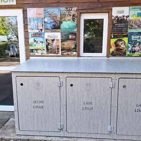 Mobil-home Confortable Avec Terrasse - 4 Pers. - Api-1-52-2913 Rocamadour