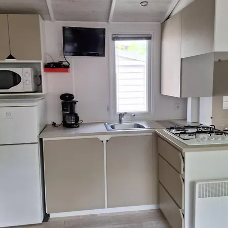 Kemping Mobil-home Confortable Avec Terrasse - 4 Pers. - Api-1-52-2913 *