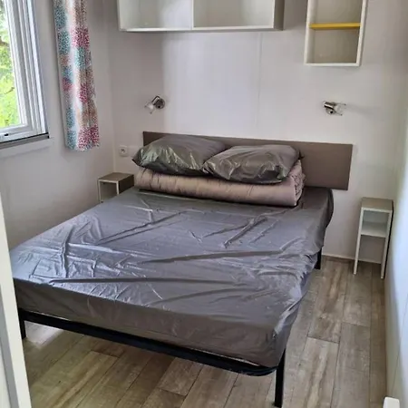 Mobil-home Confortable Avec Terrasse - 4 Pers. - Api-1-52-2913 *